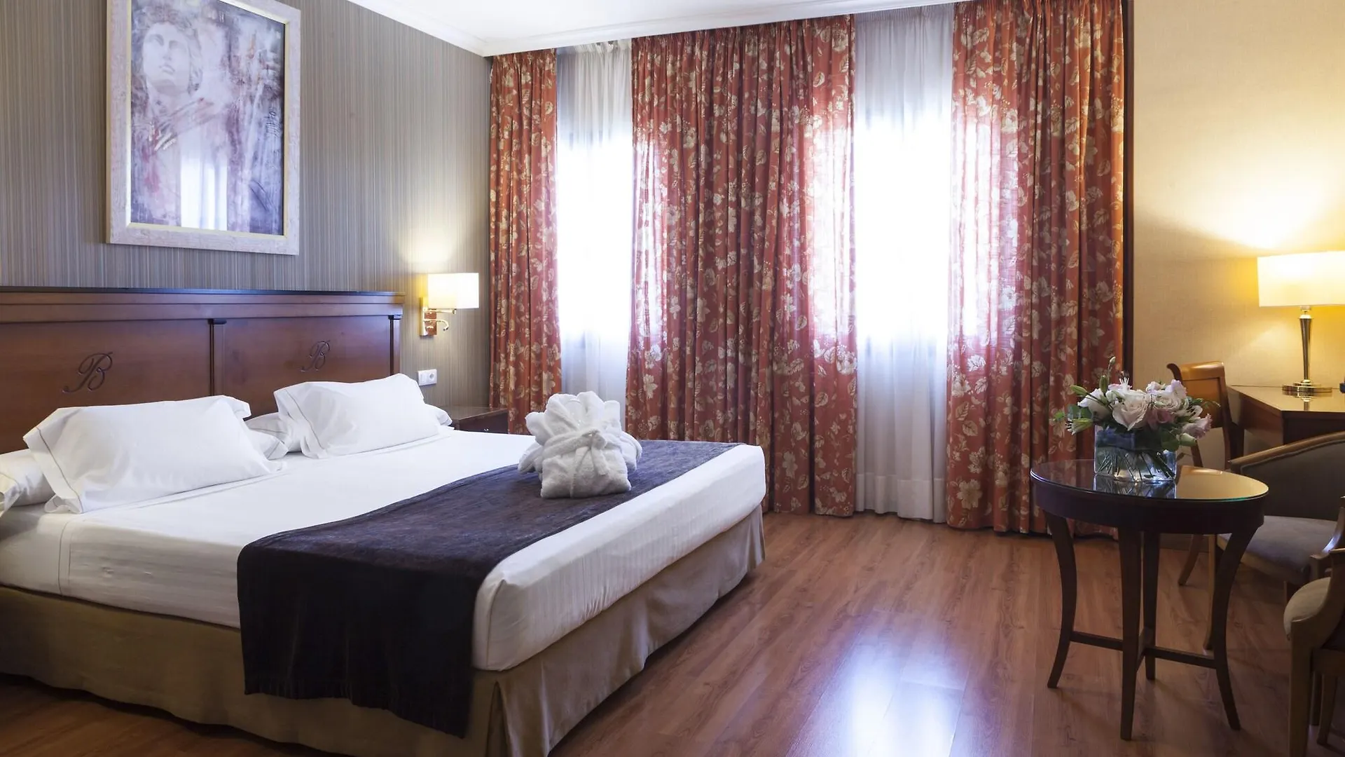 Hotel Becquer Seville 4*,