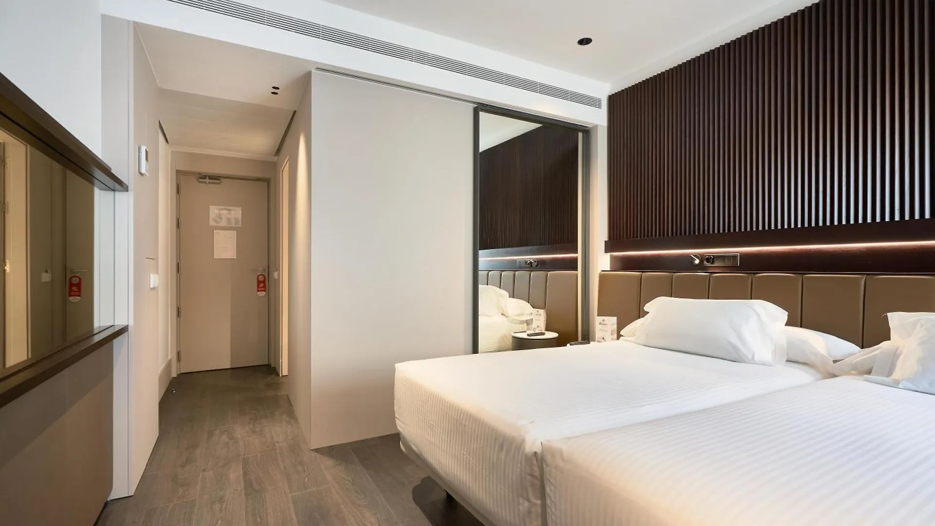 Hotel Becquer Seville 4*,