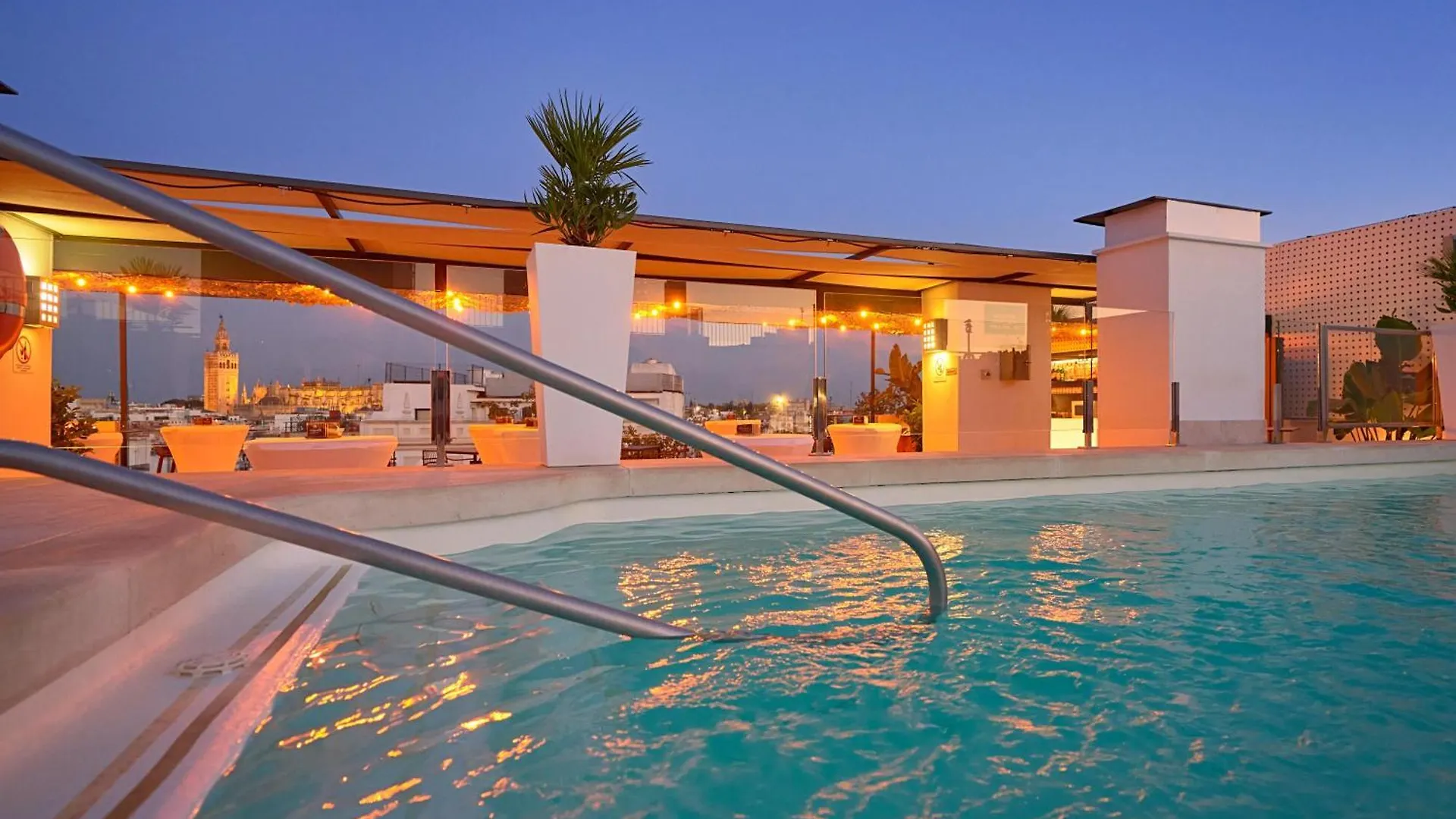 Hotel Becquer Sevilla 4*,