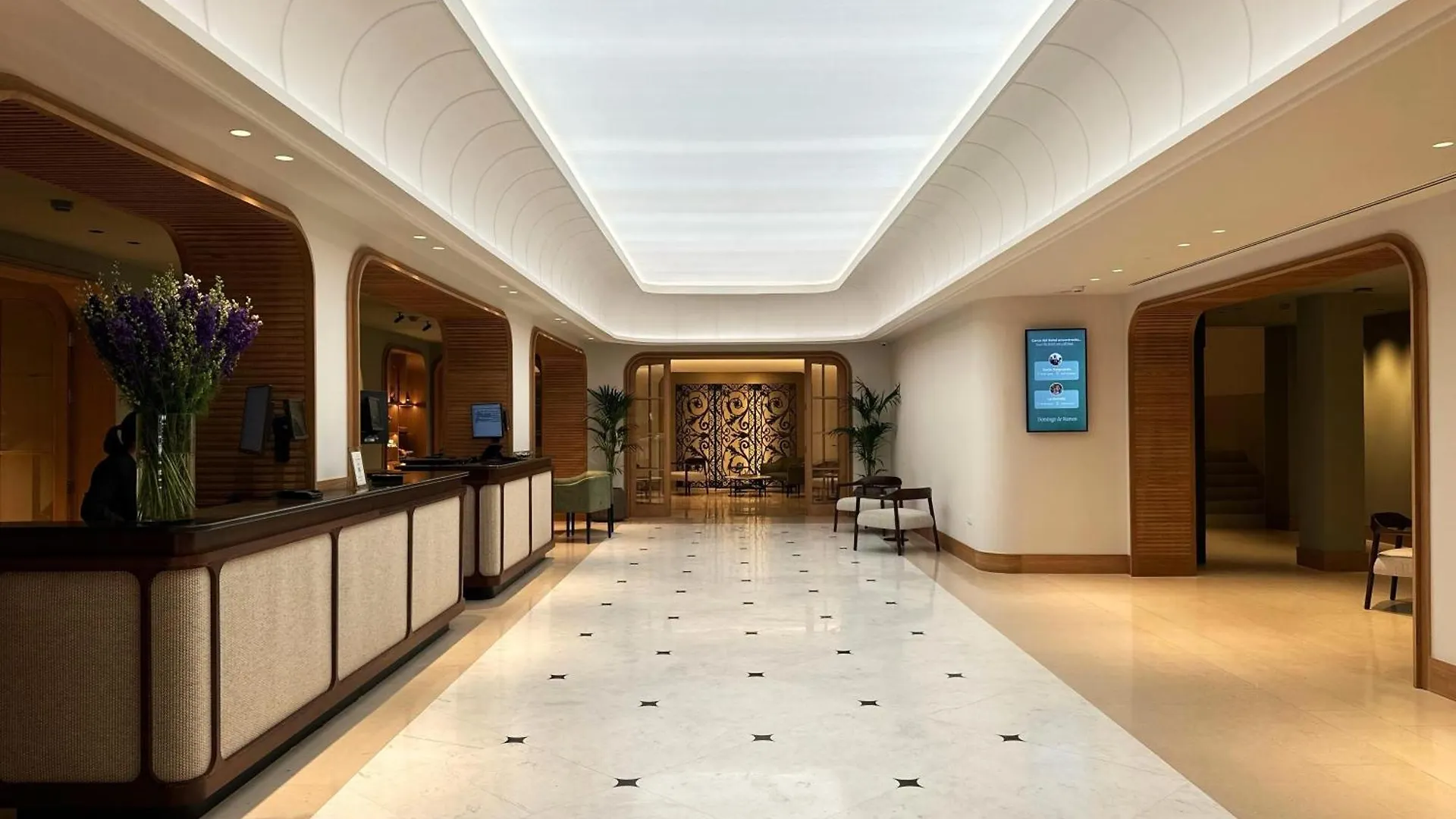 Hotel Becquer Seville 4*,